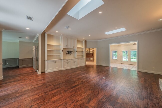 Photo - Stunning 4-bedroom, 3-bathroom
