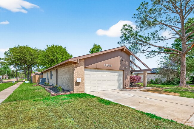 Photo - 15903 Hickory Knoll Dr