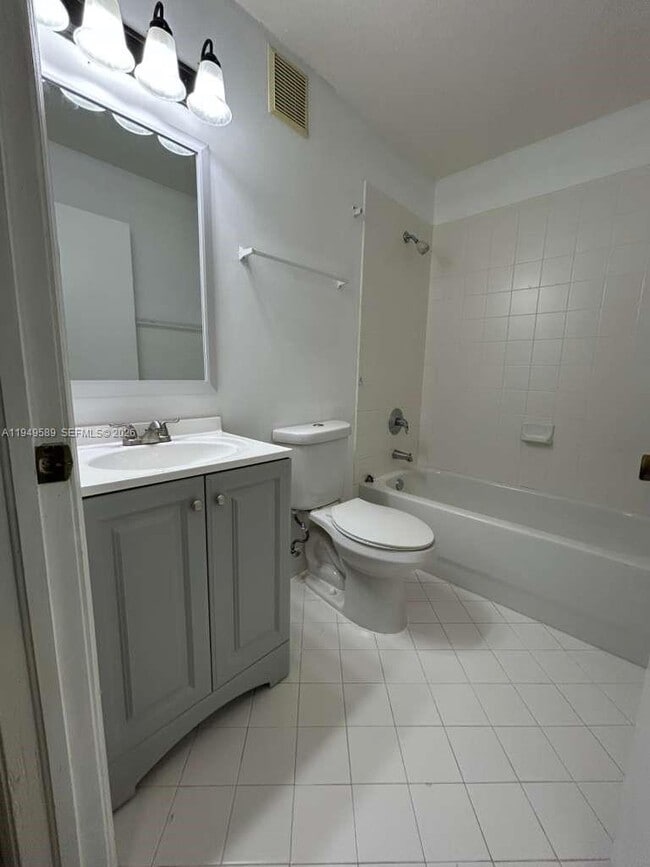 Photo - 2911 SE 13th Ave Unit 203-49