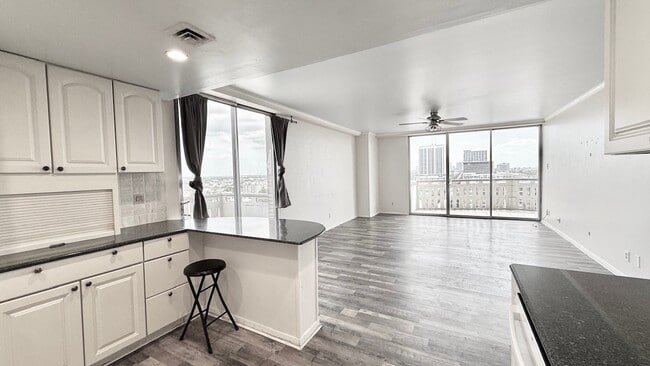 Photo - 2016 Main St Unit 1202