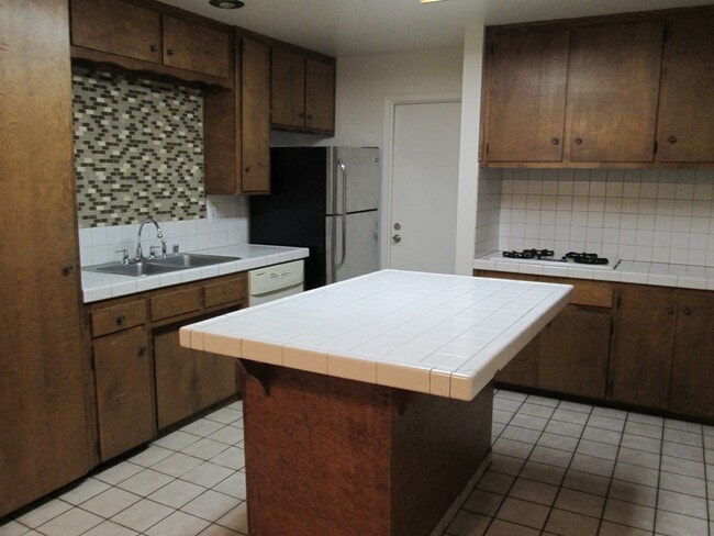 Photo - 1377 Woodside Dr