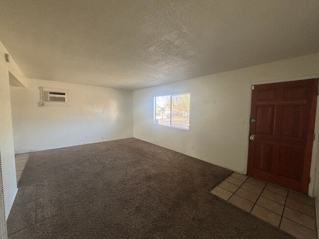 Photo - 701 E Oakland