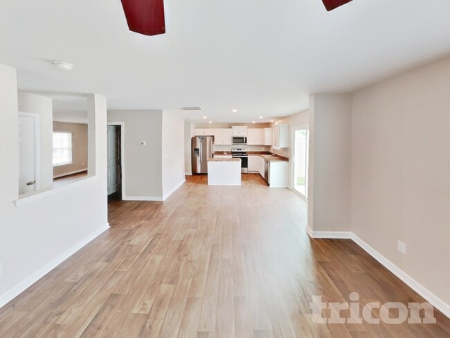 Photo - 2020 Longshadow St