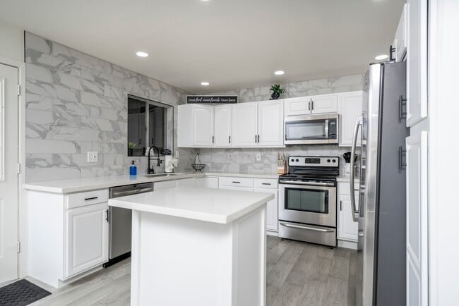 Photo - 1047 W Elna Rae St