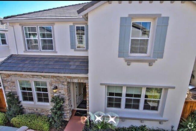 Building Photo - Gorgeous Model Spacious Folsom Unit! Rental