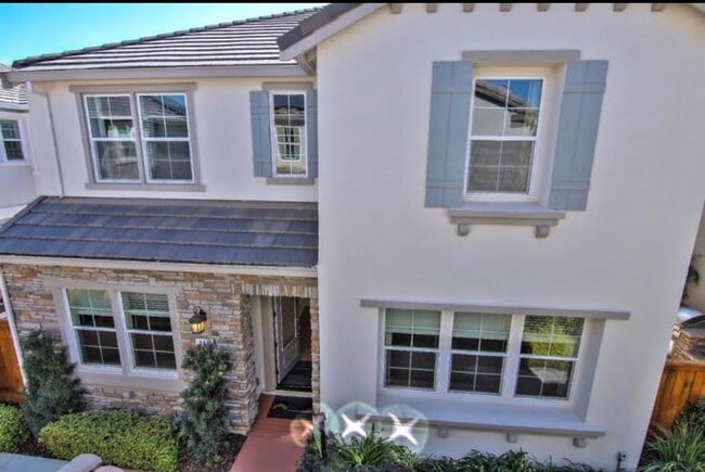 Gorgeous Model Spacious Folsom Unit! - Gorgeous Model Spacious Folsom House Unit!