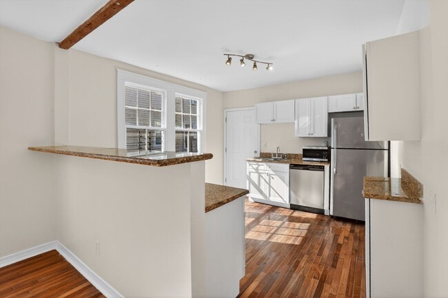 Photo - 3132 Robert St