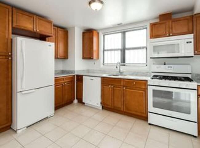 Building Photo - 1347 Riggs St NW Unit 1