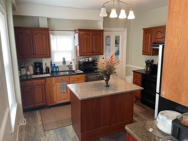 Photo - 26 6th St