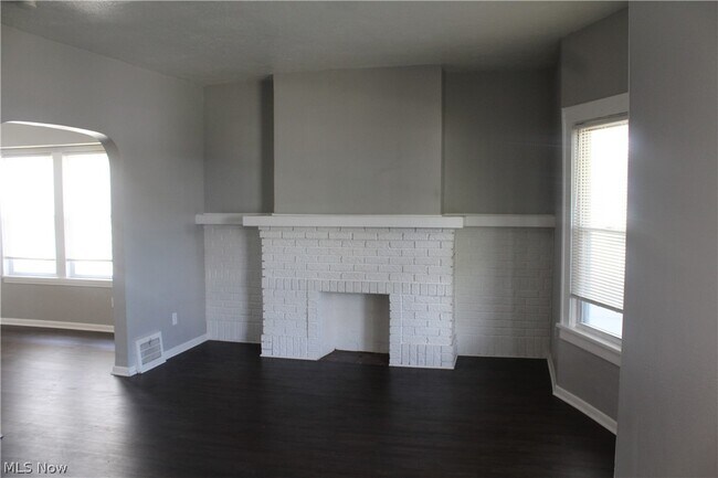 8410 Garfield Blvd Unidad Down
