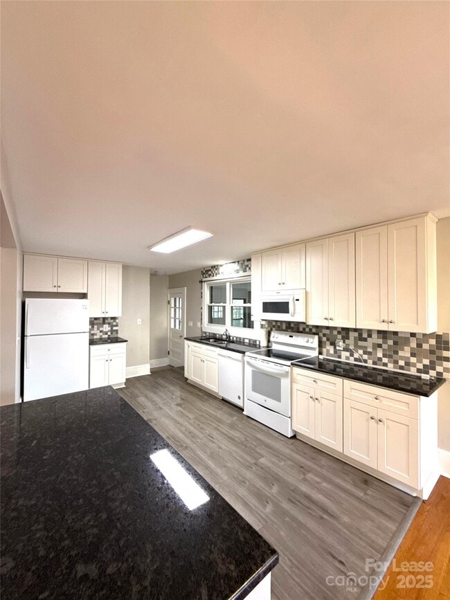 Photo - 2023 Robin Rd