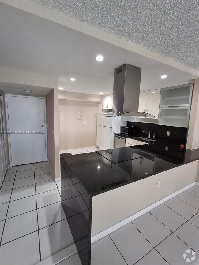 Building Photo - 1351 NE Miami Gardens Dr Unit 901 Rental