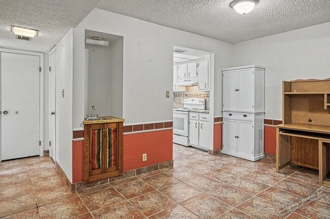 Photo - 119 Emperado Way
