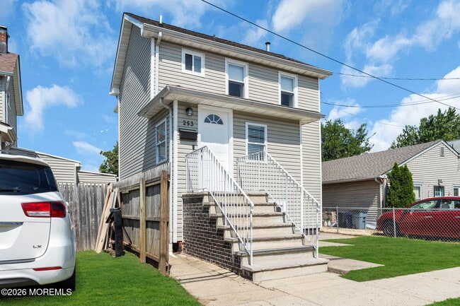 Photo - 253 1st St