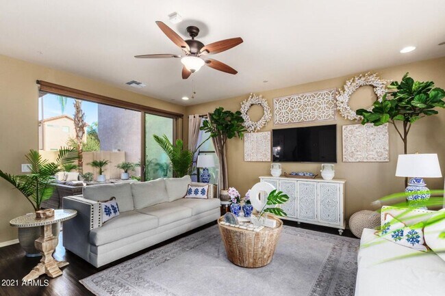 Photo - GORGEOUS home in THE KNOLLS at Power Ranch!