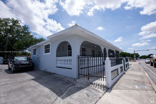 Building Photo - 2250 NW 103rd St Unit A Rental