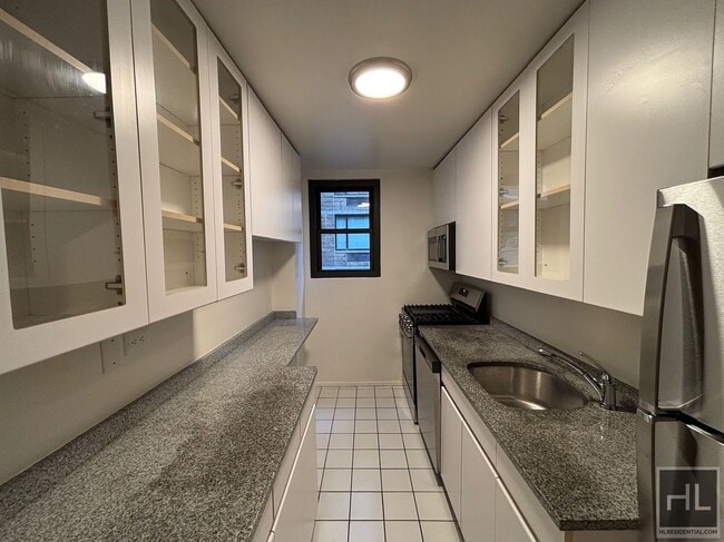 Building Photo - EAST 49 STREET Rental