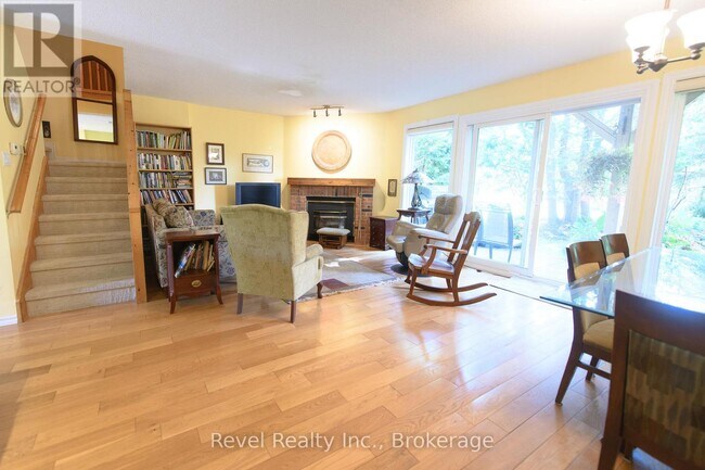 Photo - 145 Fairway Crescent