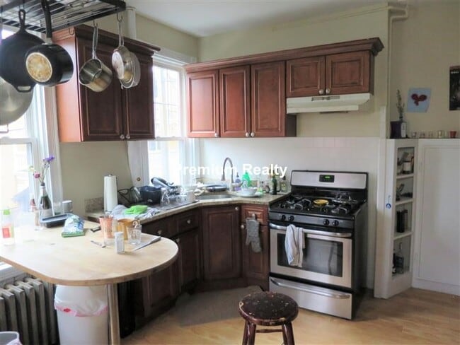 Building Photo - 17 Putnam Ave Rental