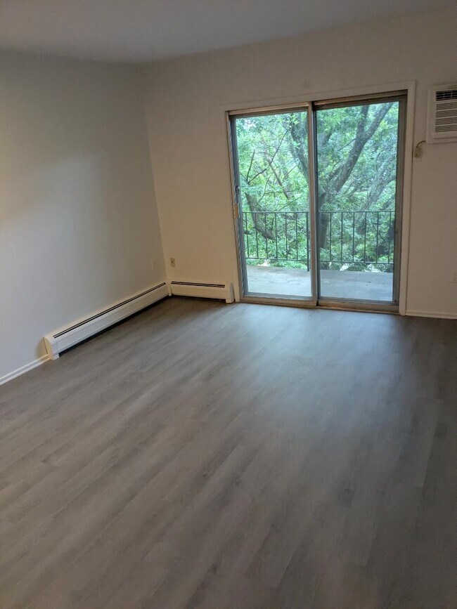 Photo - 620 Pedretti Ave