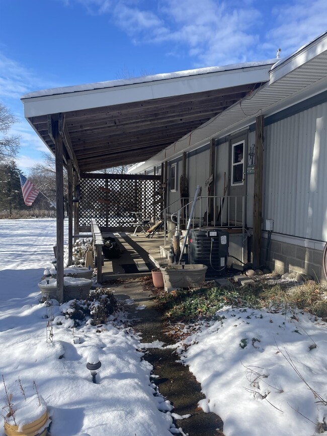 Building Photo - 3230 Genesee Rd