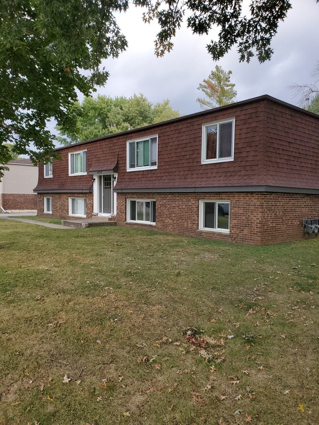 Building Photo - 2212 Piper Plz Unit 3 Rental