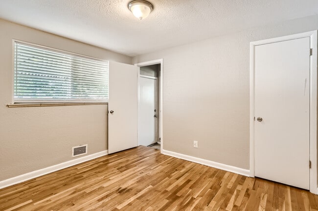 Photo - 2520 S Raleigh St