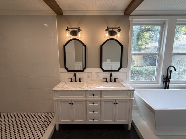 Master Bathroom - 7242 Dogwood Terrace Dr Unit Dogwood Terrace