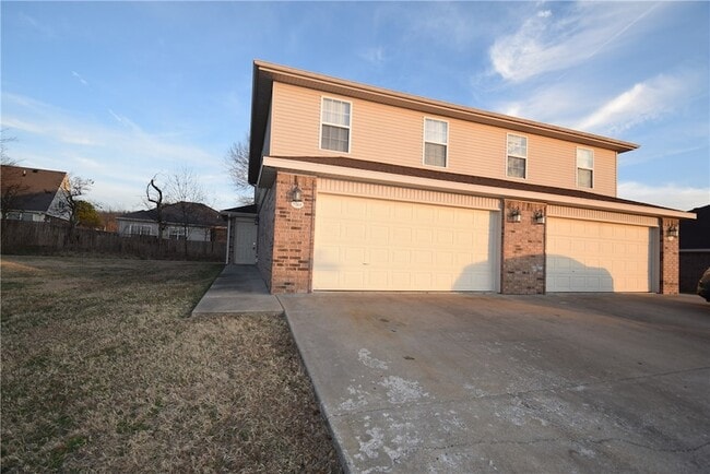 Building Photo - 1154 Homestead Loop Unit A