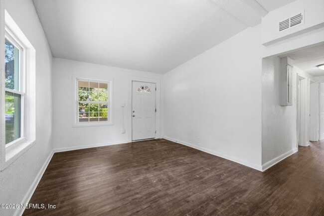 Photo - 5846 Abelia Rd