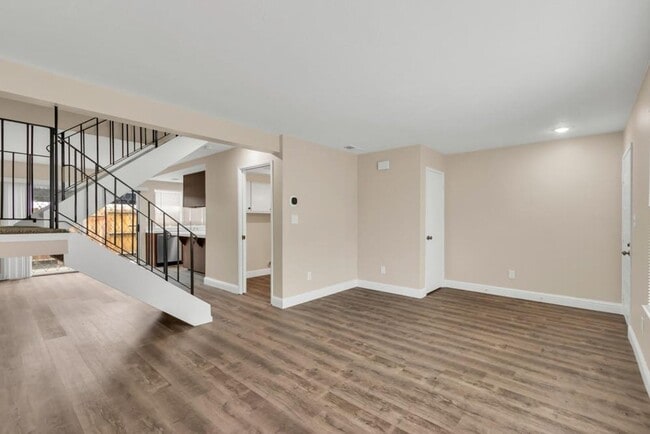 4082 Weymouth Ln