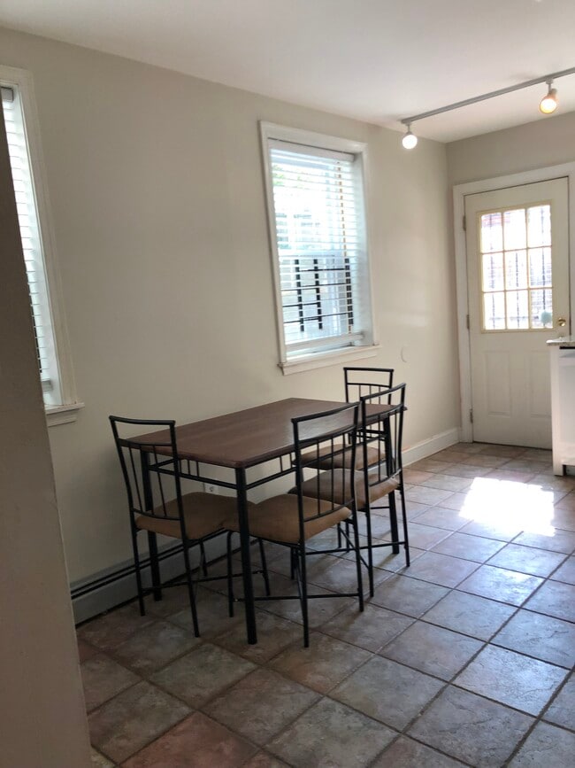 Eat in kitchen - 412 N 31st St