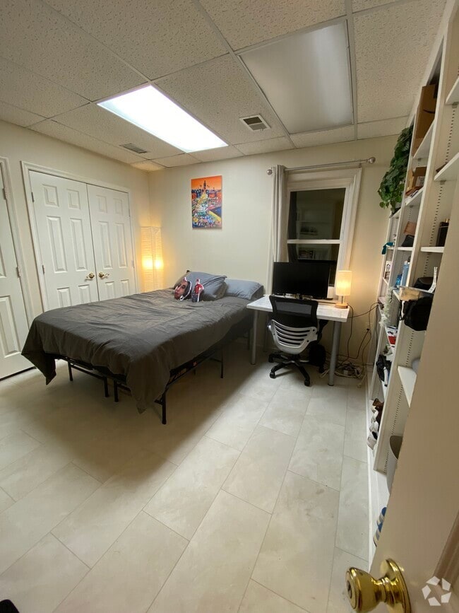 Building Photo - 5102 Warren Plz NW Rental