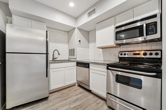 Building Photo - 2807 Beauchamp St Unit 14