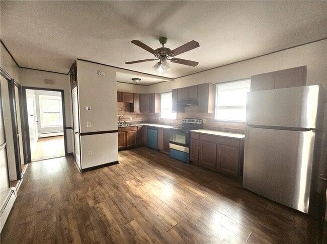 Photo - 256 Japonica St