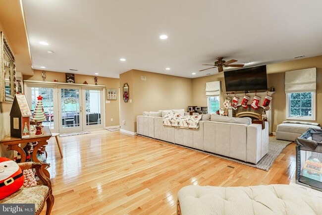 Photo - 841 Rodman Ave