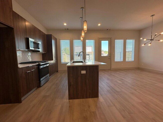Photo - 6804 Troya Ln