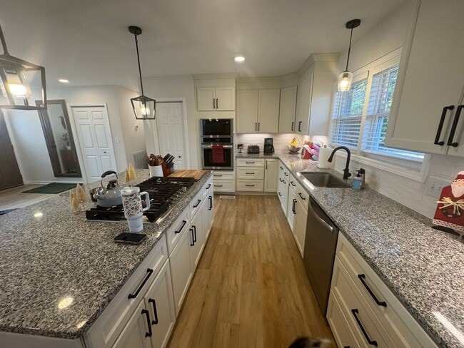 Photo - Cute, Renovated, 3BR/2BA Ranch. Large Fully Fenced Backyard