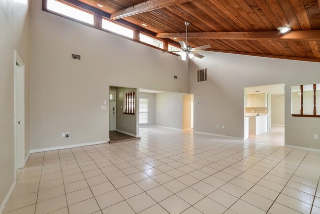 Photo - 548 Matilda Pl