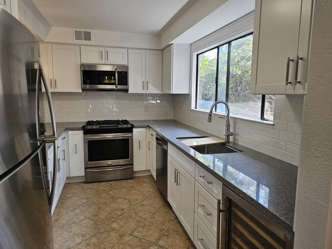 Photo - 1615 Olive St Unidad B