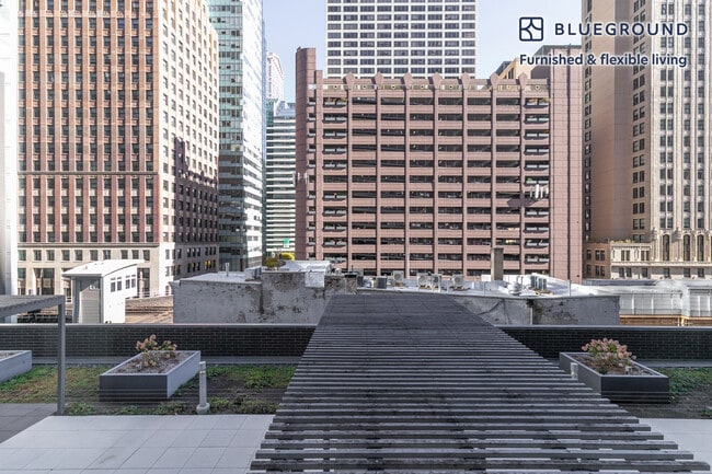 Photo - 215 W Lake St Unidad FL6-ID1342