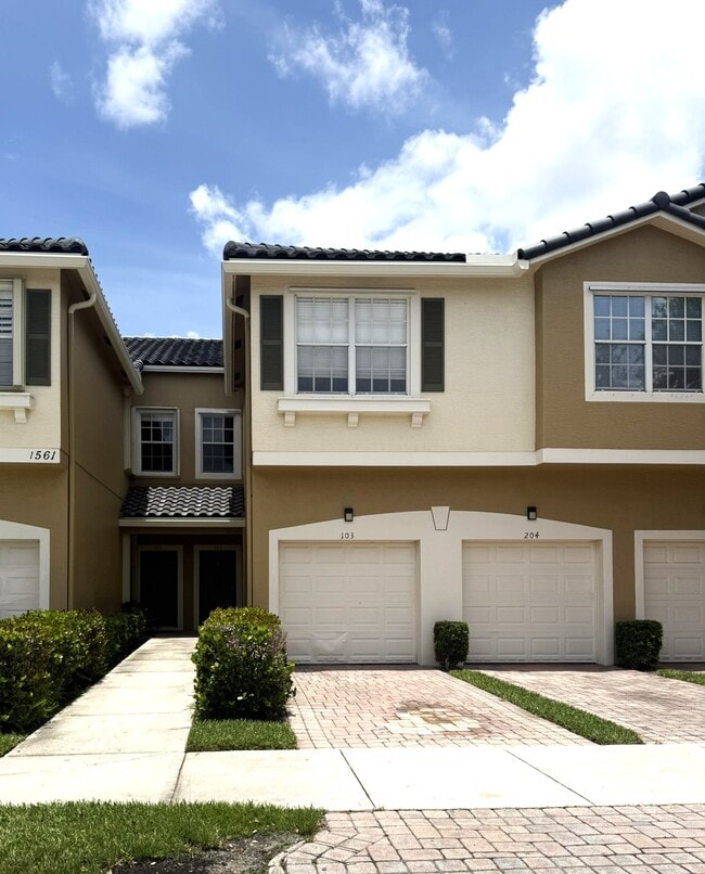 Building Photo - 1561 SE Hampshire Way Rental