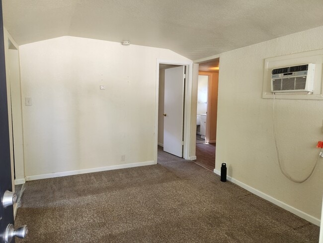 Photo - 600 1/2 Grove St