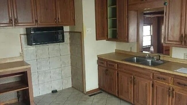 Photo - Beautiful 4 Bedroom 2 Bathroom Home