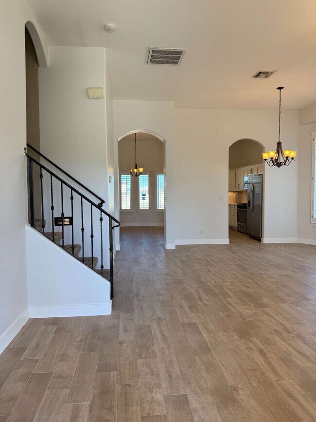 Photo - 3045 Woodhead