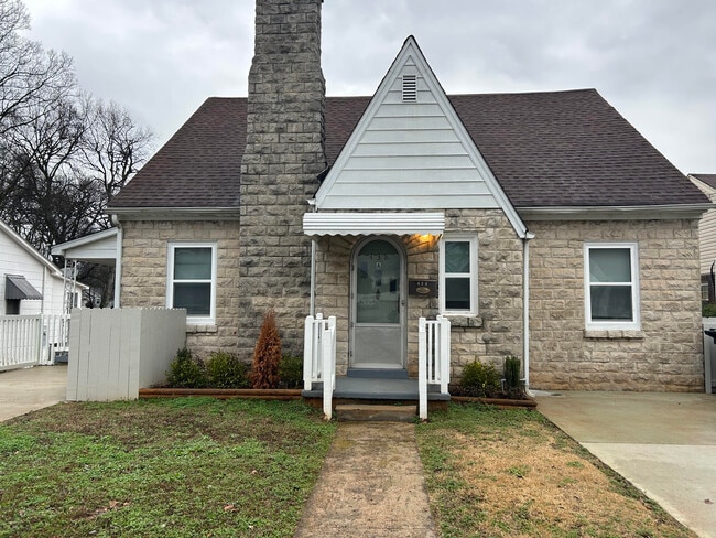 Building Photo - 438 N Cypress St Unit A