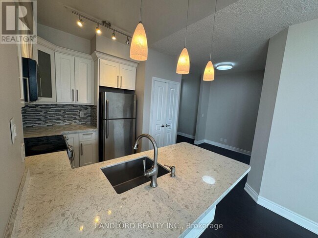 Photo - 220 Burnhamthorpe Rd W Unité 2009