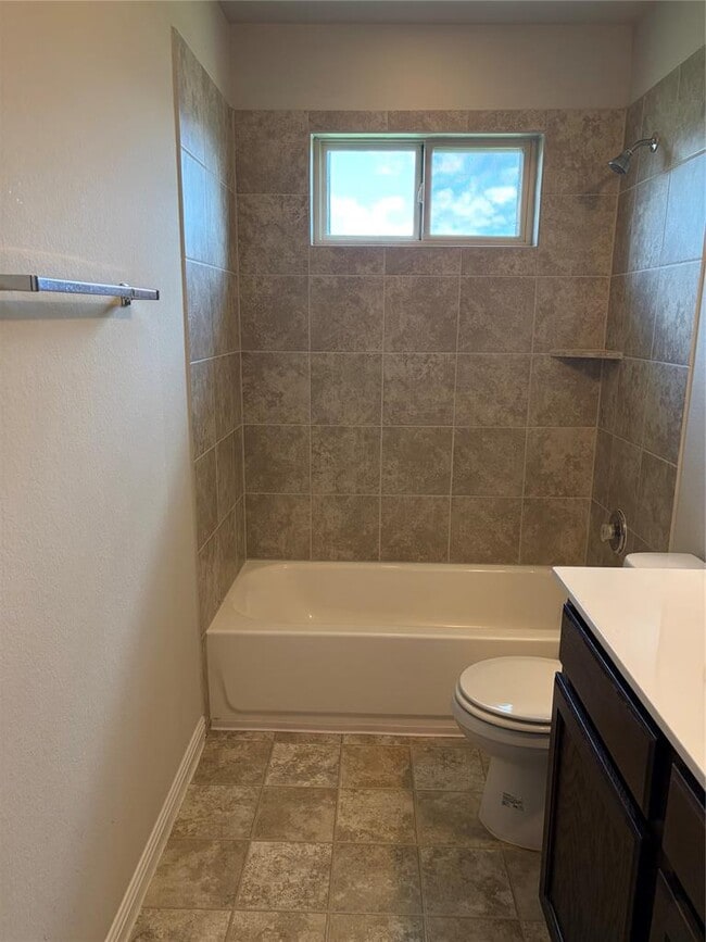 Photo - 372 Eagle Brook Ln