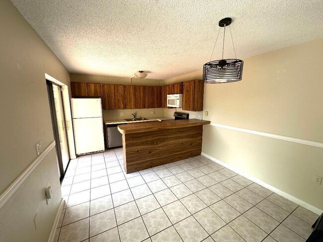 Photo - 1006 10th Ln