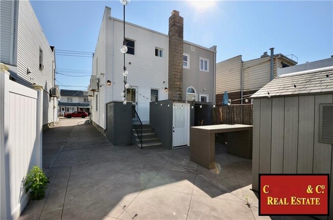 Photo - 2048 E 72nd St